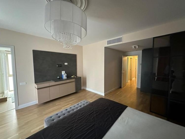Apartament cu 4 camere în Aviatorilor