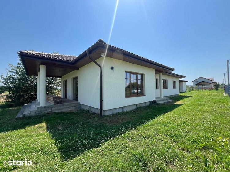 Casă cu 4 camere cu Teren 1500 Mp în Săcălășeni