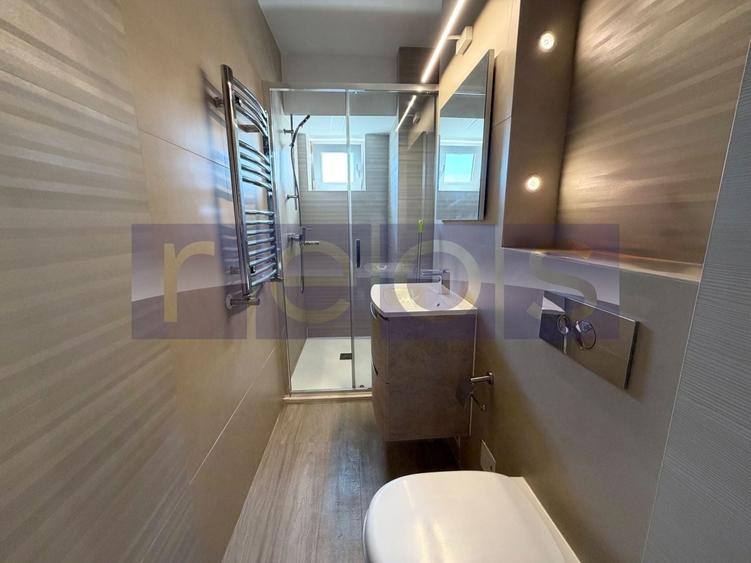 Apartament cu 4 camere decomandat, mobilat în P-ța Victoriei