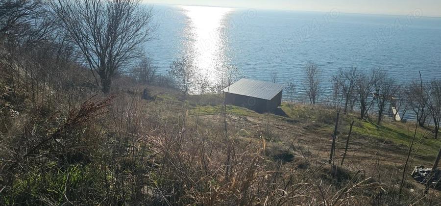Teren de 868 mp, în Schitu