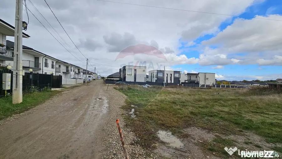 Teren de 720 mp, în Lisaura