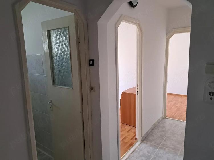 Apartament cu 3 camere decomandat în Exterior Vest