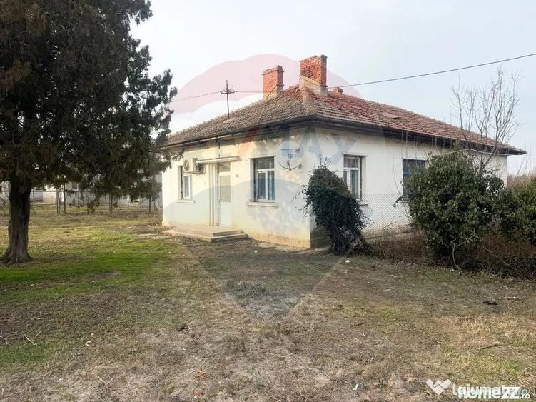 Casă cu 4 camere cu Teren 972 Mp în Vlădila