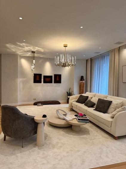 Apartament cu 8 camere decomandat, mobilat în Floreasca