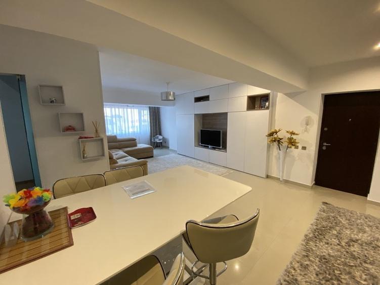 Apartament cu 2 camere decomandat în Decebal