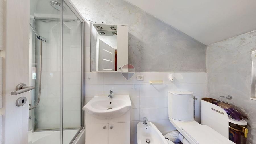 Casă individuală cu 9 camere cu Piscina în Bran