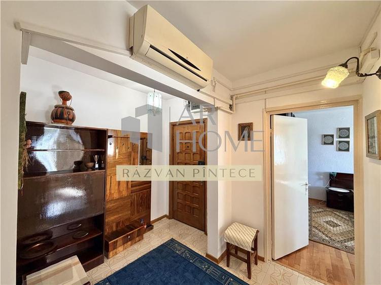 Apartament cu 3 camere decomandat, mobilat în Ultracentral