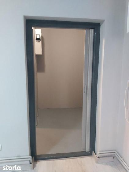Spațiu comercial, de 80 mp, în Florilor