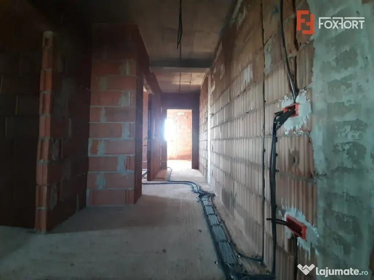 Casă cu 5 camere cu Teren 300 Mp în Ghiroda