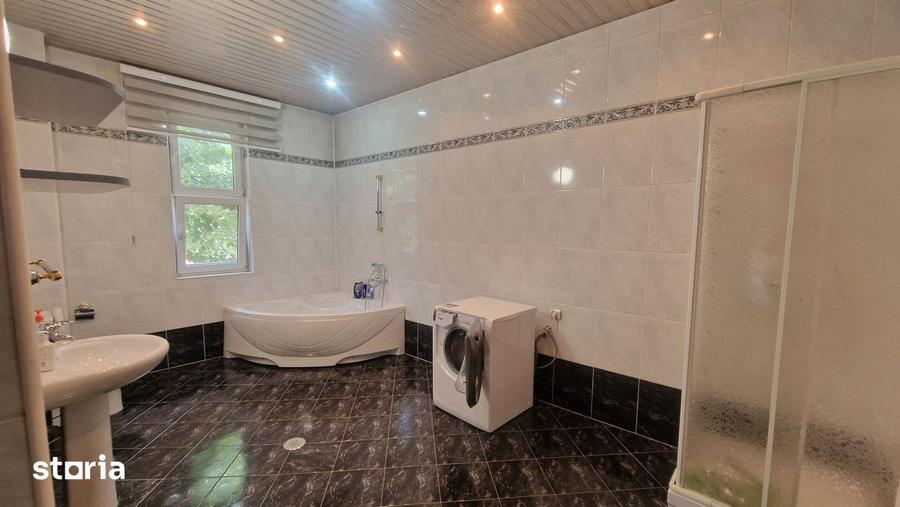 Casă cu 5 camere cu Piscina în Pieptănari