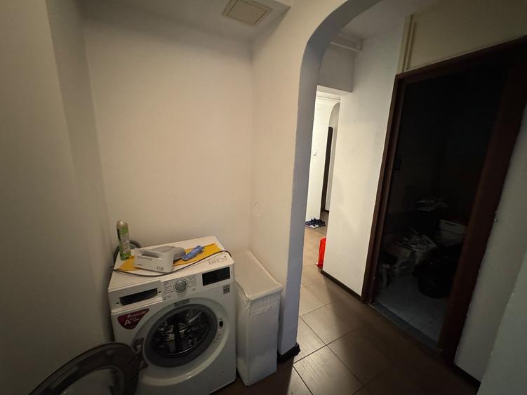 Apartament cu 3 camere decomandat în Berceni