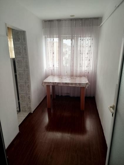 Garsonieră decomandată în 9 Mai