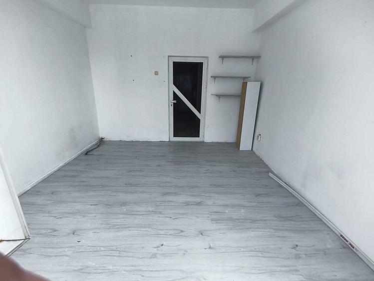Garsonieră decomandată în Zahana