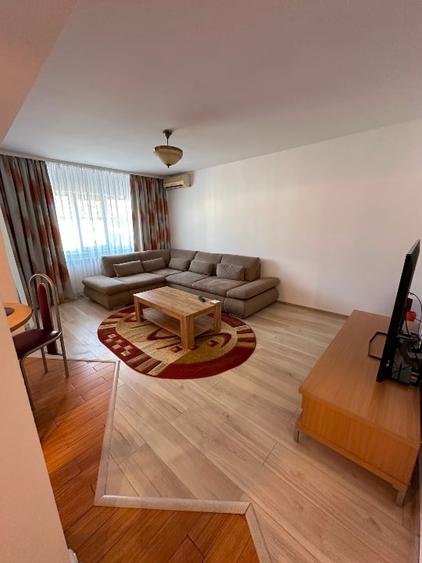 Apartament cu 3 camere semidecomandat, mobilat în Micălaca