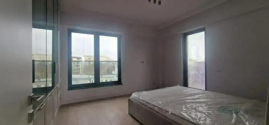 Penthouse cu 4 camere decomandat, mobilat în Timpuri Noi