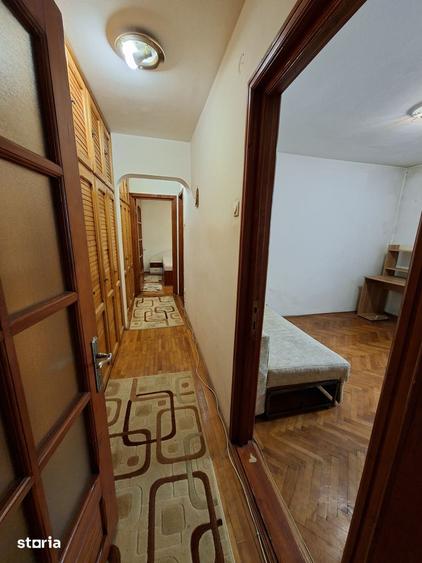 Apartament cu 3 camere semidecomandat, mobilat în Titan