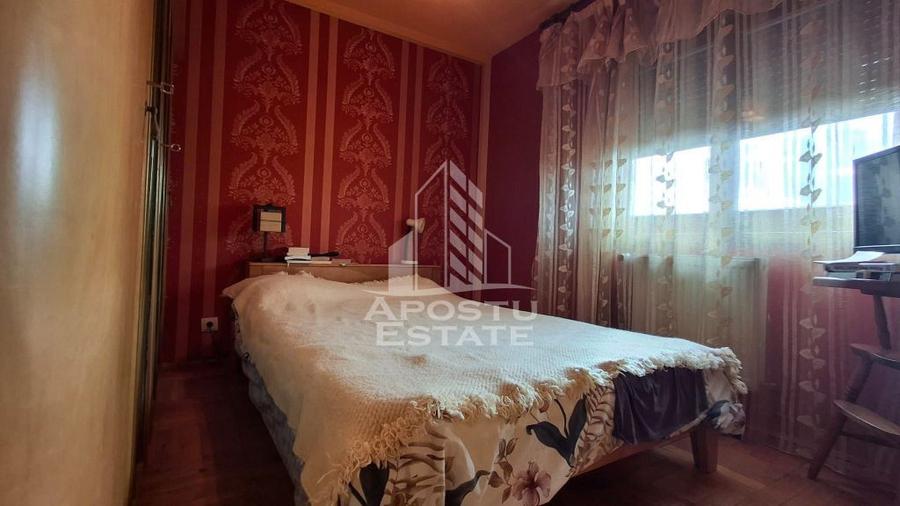 Apartament cu 4 camere decomandat, mobilat în Central