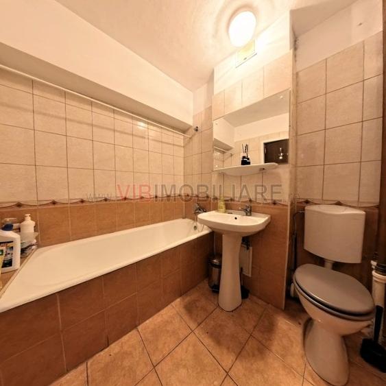 Apartament cu 4 camere decomandat în Universitate