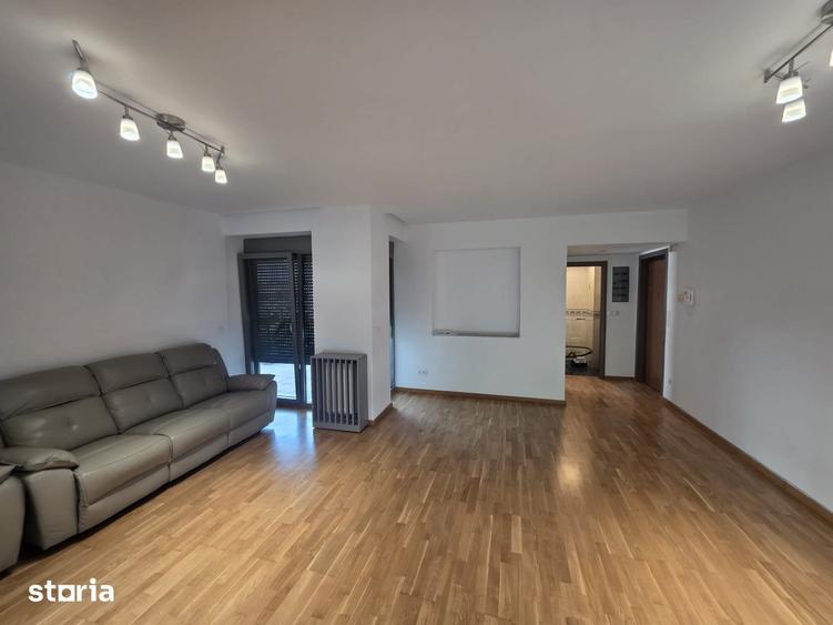 Apartament cu 4 camere în Băneasa