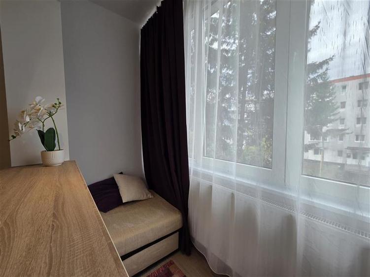 Apartament cu 3 camere semidecomandat, mobilat în Gării