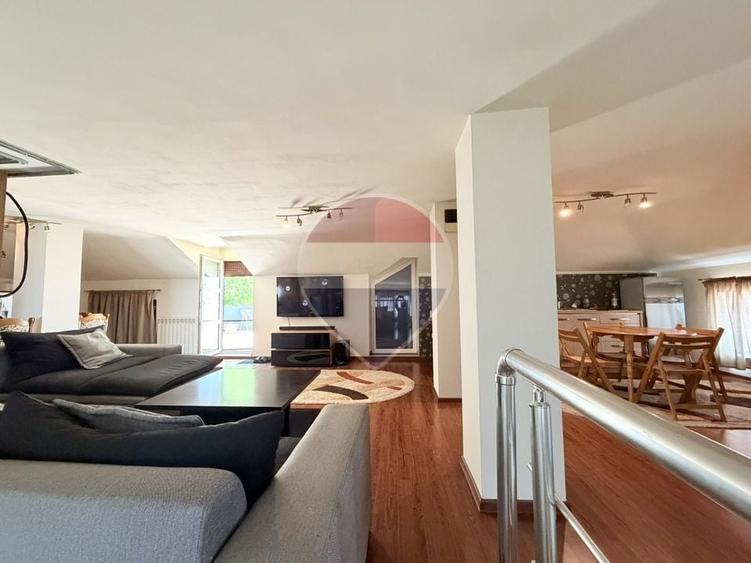 Apartament cu 3 camere decomandat, mobilat în Buzaului
