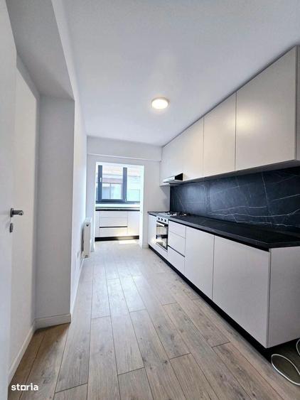 Apartament cu 4 camere decomandat în Dobroești
