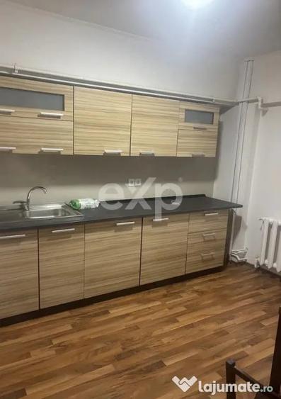 Apartament cu 2 camere decomandat în Trocadero