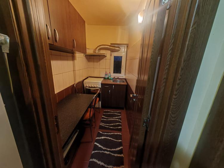 Garsonieră decomandată în Craiovița Nouă