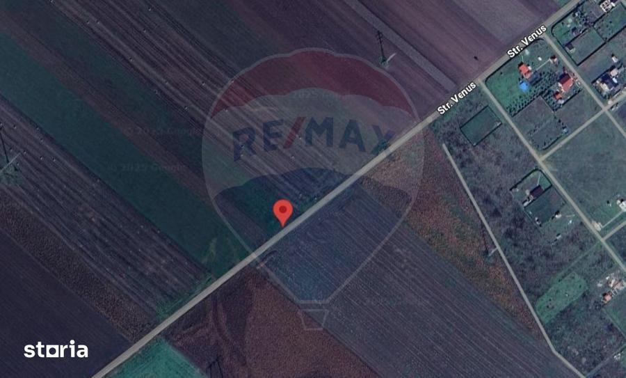 Teren de 3500 mp, în Hălchiu