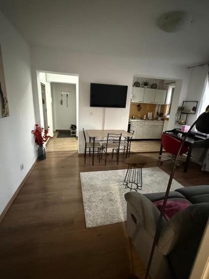 Apartament cu 2 camere semidecomandat, mobilat în Gară