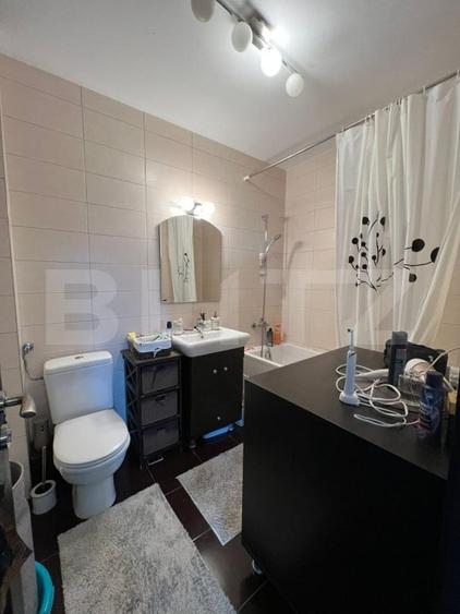 Apartament cu 3 camere semidecomandat, mobilat în Florești