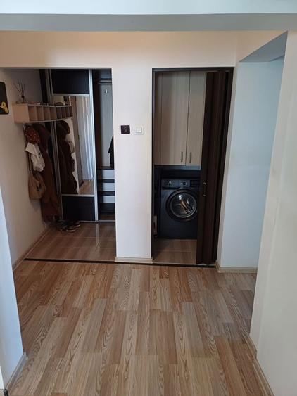 Apartament cu 3 camere decomandat, mobilat în Brătianu