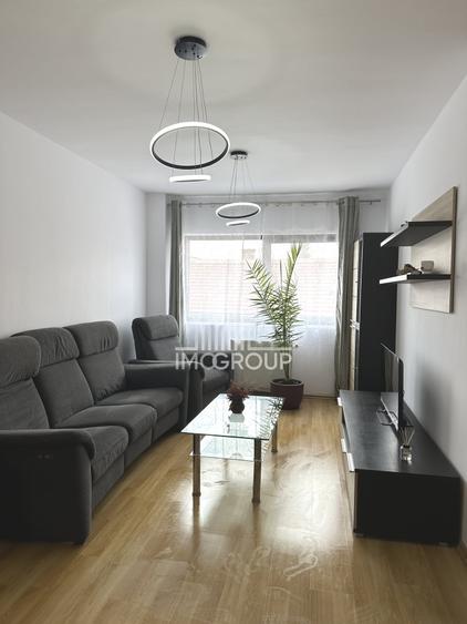 Apartament cu 3 camere semidecomandat, mobilat în Semicentral