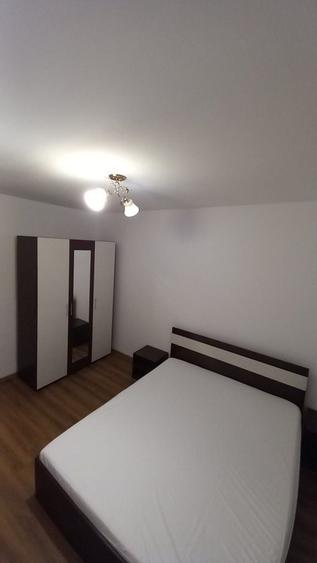 Inchiriez apartament 3 camere vivo BMW - 1