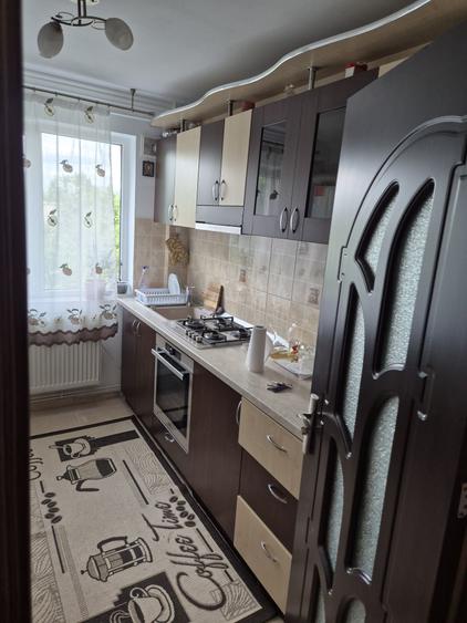 Apartament cu 2 camere semidecomandat în Podu Roș