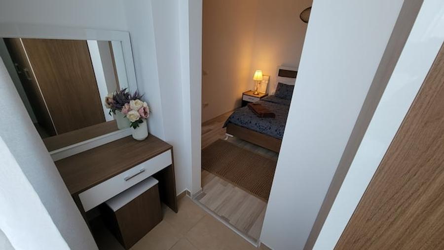 Apartament cu 2 camere semidecomandat, mobilat în Fundeni