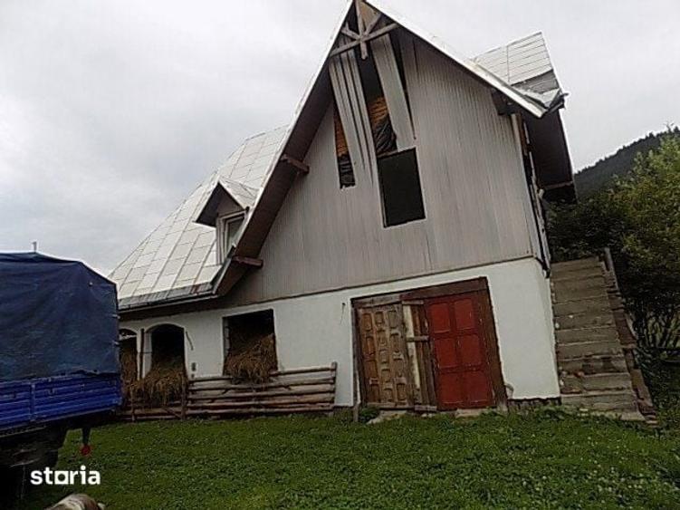 Casă cu 8 camere cu Teren 900 Mp în Central