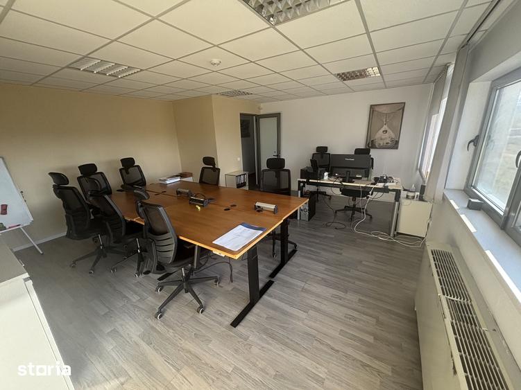 Spațiu comercial, de 1,350 mp, în Florești