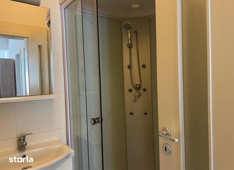 Apartament cu 3 camere în Centru Civic