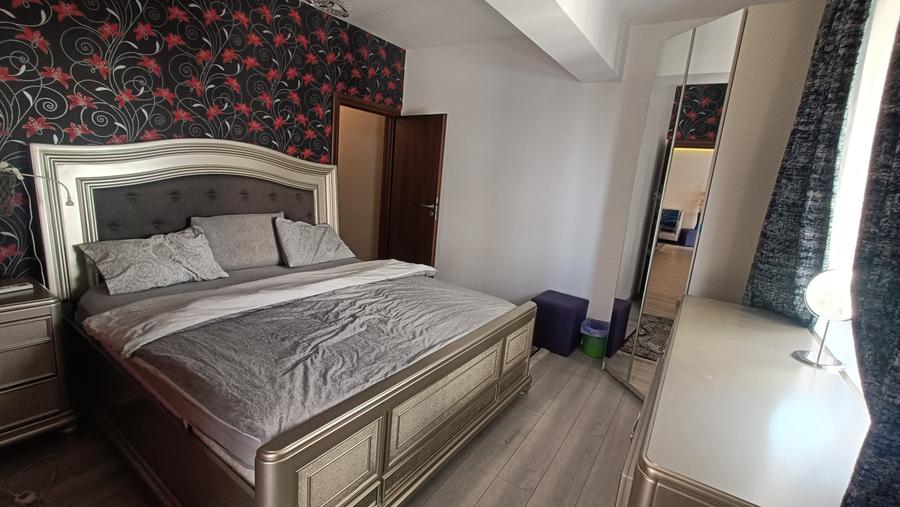 Apartament cu 3 camere semidecomandat în Decebal