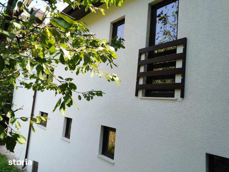 Casă cu 7 camere cu Teren 980 Mp în Râu de Mori