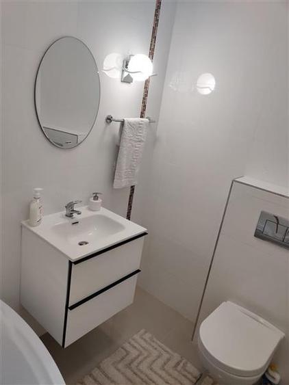 Apartament cu 3 camere decomandat, mobilat în Ipotești