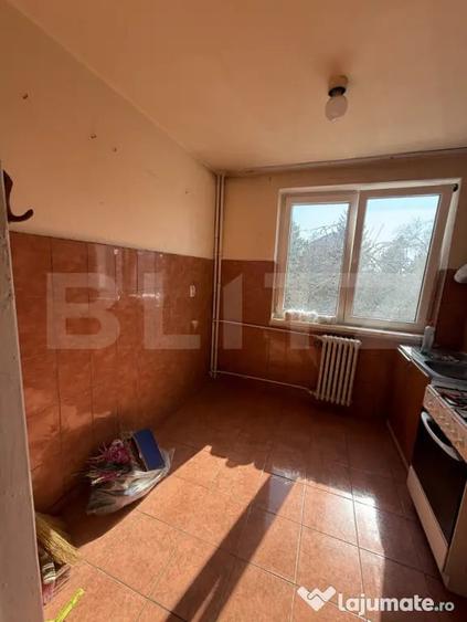Apartament cu 3 camere semidecomandat în Central