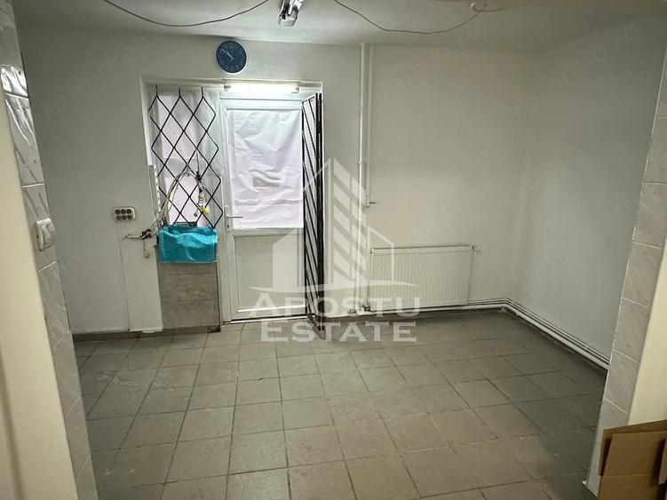 Spațiu comercial, de 32 mp, în P-ța Doina