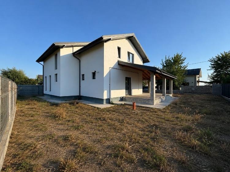 Casă individuală cu 5 camere cu Teren 520 Mp în Tărtășești