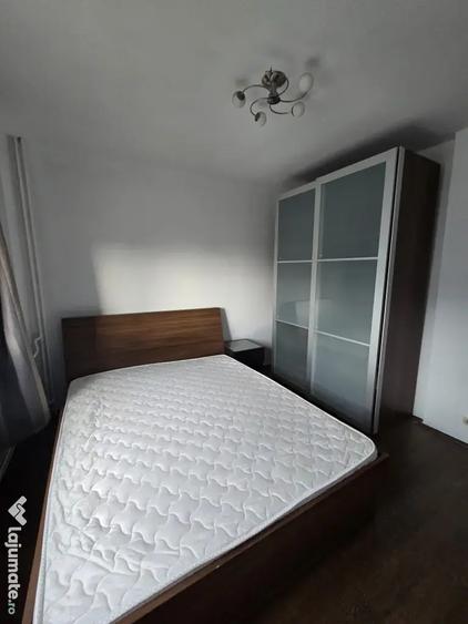 Apartament cu 4 camere semidecomandat în Crângași