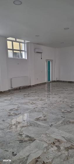 Spațiu comercial, de 200 mp, în Central