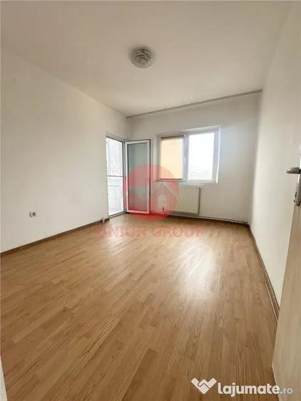 Apartament cu 4 camere decomandat în Km 4