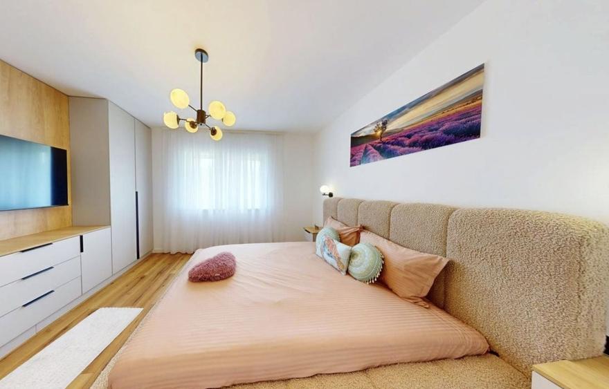 Apartament cu 4 camere în Industrial Vest
