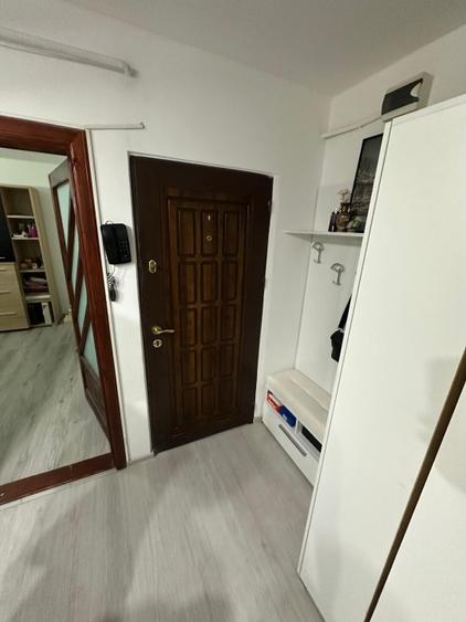 Inchiriez apartament 2 camere Brazda et. 2 - 8